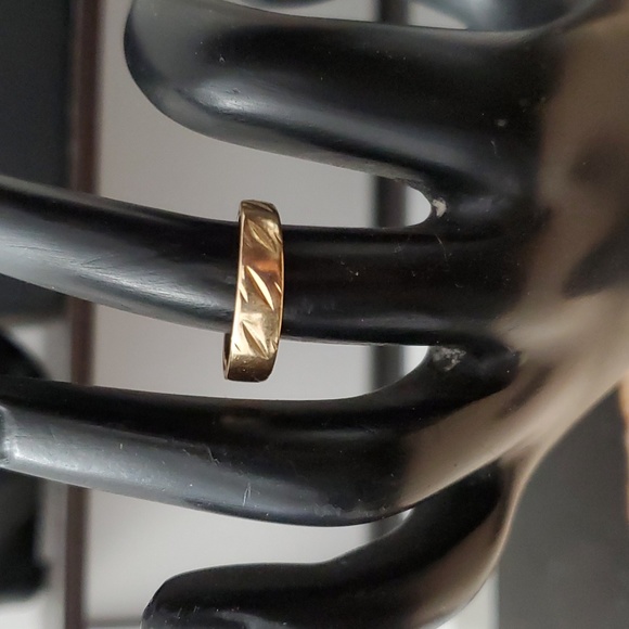 14K Gold Solid Minimalist Sturdy Wedding Ring - Picture 3 of 8